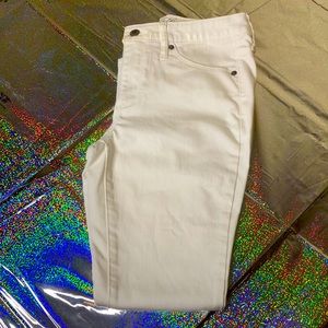 Universal Thread High Rise Skinny Crop Size 2 26R White